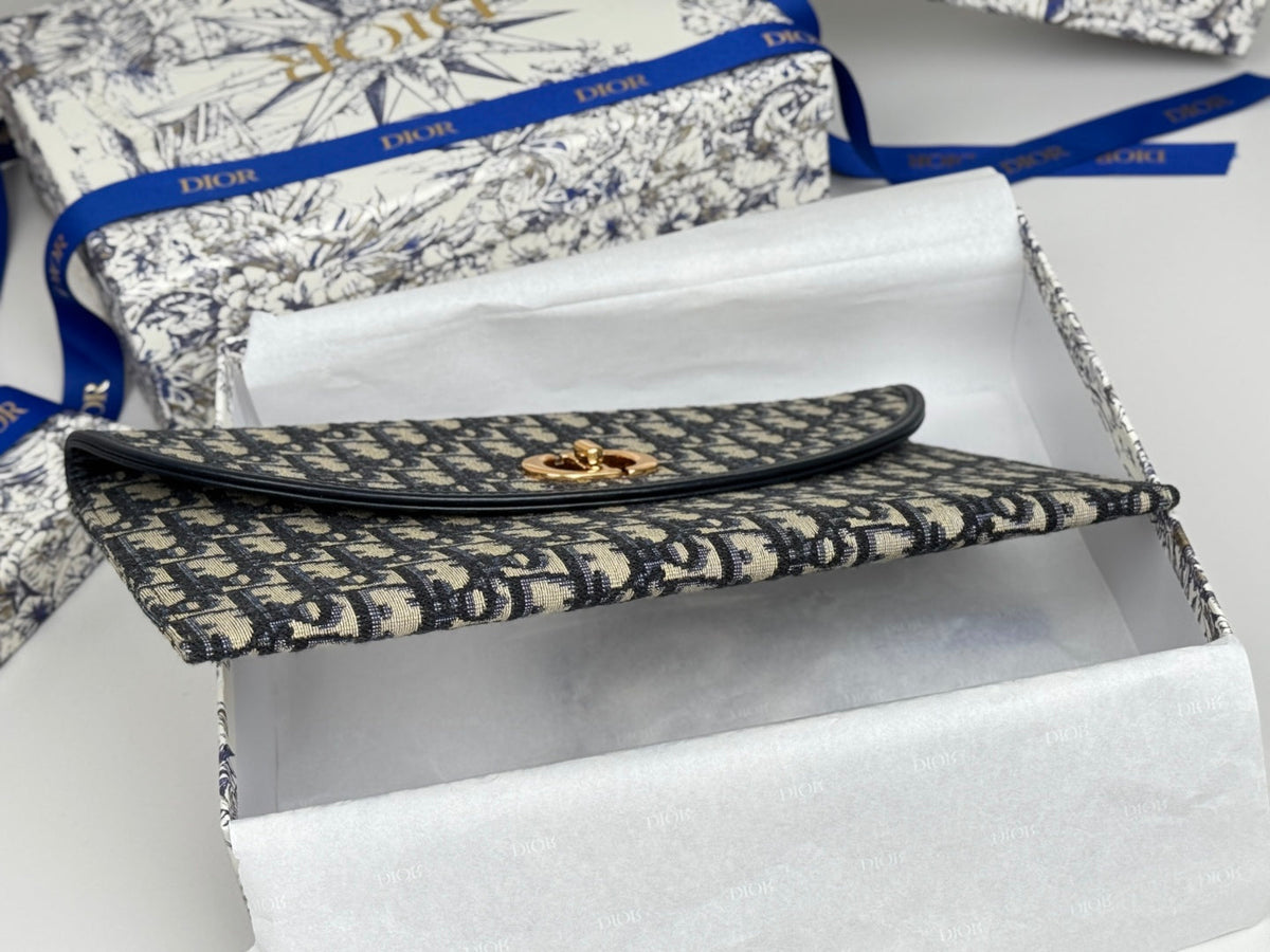 DIOR 25S 30 MONTAIGNE AVENUE POUCH WITH FLAP 30 IN BLUE  OBLIQUE JACQUARD
